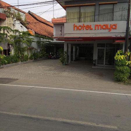 Hotel Maya Тегал Екстериор снимка