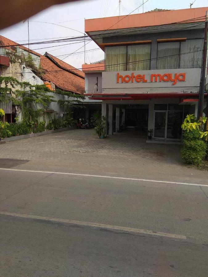 Hotel Maya Тегал Екстериор снимка