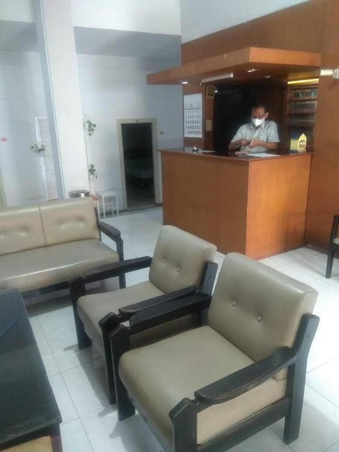 Hotel Maya Тегал Екстериор снимка