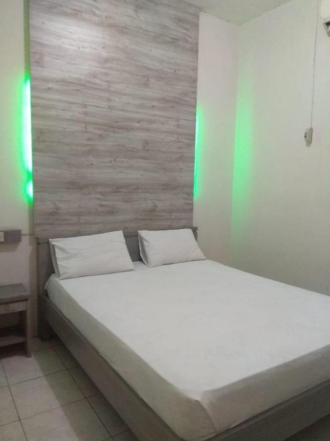 Hotel Maya Тегал Екстериор снимка