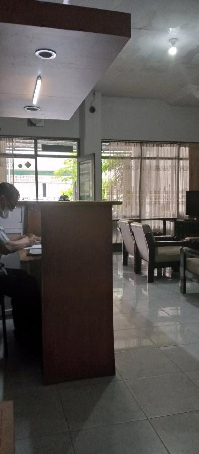 Hotel Maya Тегал Екстериор снимка